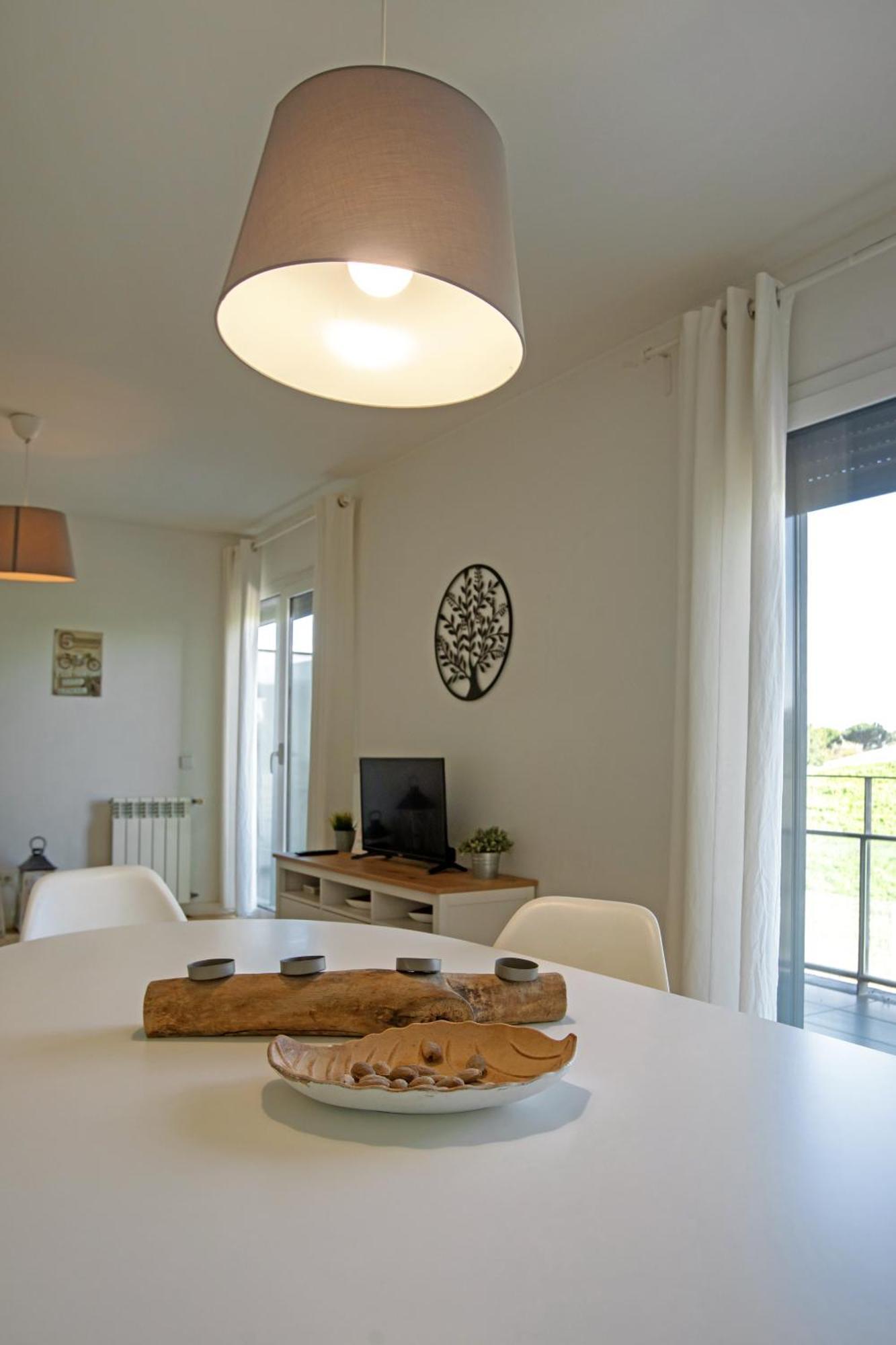 Modern 2-bedroom In Expo Apartment Lissabon